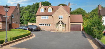 5 bedroom detached house for sale