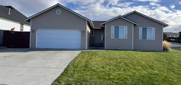 701 Tumac Dr, Yakima, WA 98901