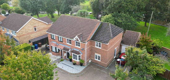 4 bed semi-detached house for sale