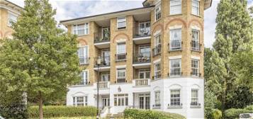 Flat to rent in Southlands Drive, Queensmere Road, Wimbledon SW19