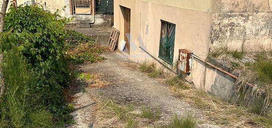 Casa con giardino e garage