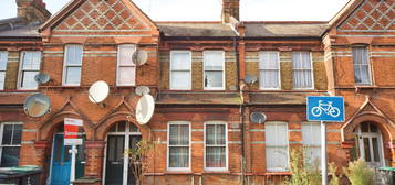 Flat for sale in Gladstone Avenue, London N22