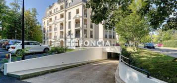 DAMMARIE-LES-LYS: VENDU LOUE. Dans une résidence de standing ("LA CROIX SAINT-JACQUES"), appartement 2 pièces de 56m2 avec BOX et LOGGIA de 12m2