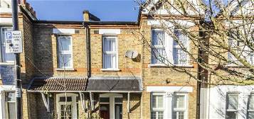 Flat to rent in Cumberland Road, London W7
