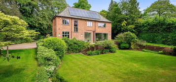 Detached house to rent in Park Road, Bowdon, Altrincham WA14