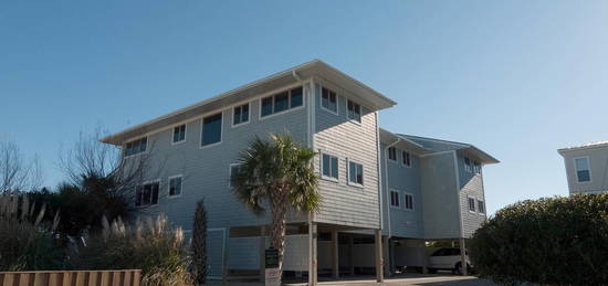 14 Shearwater St, Wrightsville Beach, NC 28480