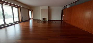 Apartamento T5 c/ terraço de 60 m2 - Praça da Galiza