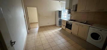 2 bed flat to rent