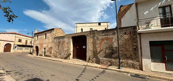 Casa su Tre Livelli con Giardino in Centro