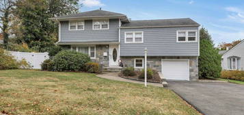 66 Croton Pl, Paramus, NJ 07652