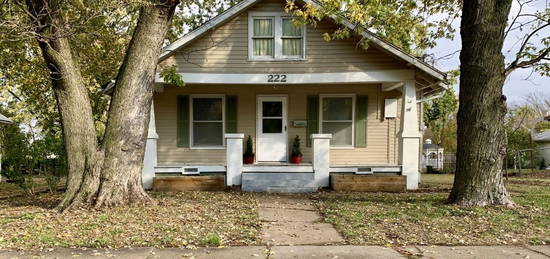 222 N Elm St, Nevada, MO 64772