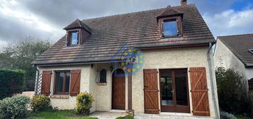 Maison Mantes La Ville, 108.83m², 4 chambres, sous-sol total, 532m² de terrain, Gare SNCF