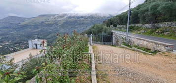 Rustico e casale all'asta in via Valle Castagna s.n.c