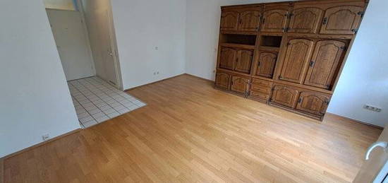 Aachen-Laurensberg: helles 1-Zimmer-Apartment mit Einbauküche und Balkon!