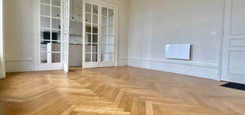 Appartement ancien 4 pièces rénové rue de strasbourg