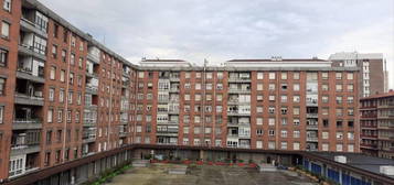 Piso en venta en Iruña Kalea, San Pedro de Deusto - La Ribera