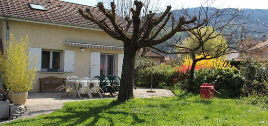 Maison 5 pièces sur terrain plat arboré