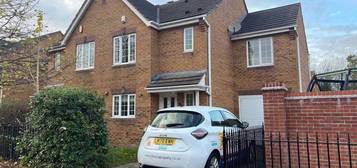 4 bed semi-detached house to rent