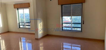 Apartamento T3 Duplex em Rio de Mouro