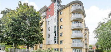 Flat to rent in The Pinnacle, Reading RG1