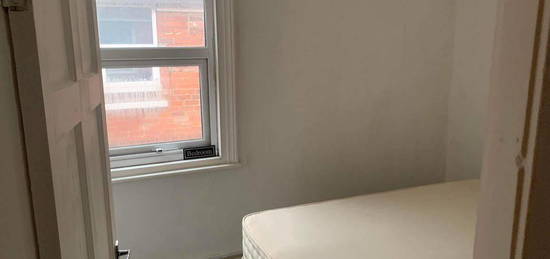 Flat to rent in Hessle Road, Hull HU4