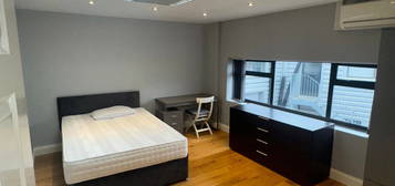 Flat to rent in Camden Road, London N7