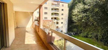 Location appartement 3 pièces 95 m² 69004 Lyon 4e (Croix Rousse - Saône)