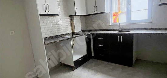 Altınşehir mahallesi'nde satılık sitede 2 + 1 kelepir ara katın