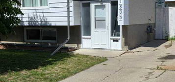 1803 Lakeside Road S, Lethbridge, Alberta