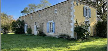 Maisons à vendre avec gîtes - dépendances - piscine - 14 pièces LA FERRIERE EN PARTHENAY (79) 429 m² habitable - terrain 5865 m²