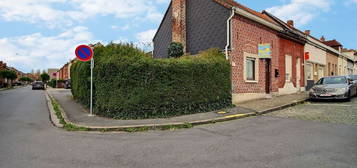 Mouscron Maison: maison d'angle avec jardin et deux garages