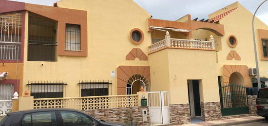 Casa adosada en venta en Calle Gonzalo Berceo (r), Carretera Mojonera – Cortijos de Marín