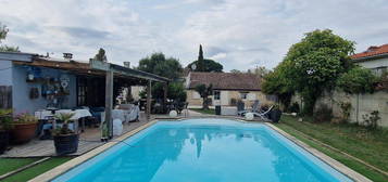 Maison en pierres 160 m², terrain 980 m² + piscine chauffée Vendays bourg