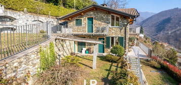 Villa in vendita a Maccagno con Pino e Veddasca