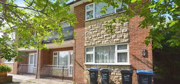 Flat for sale in Luton Avenue, Broadstairs, Kent CT10