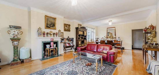 Flat for sale in Avenue Road, London NW8