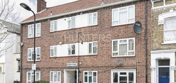 Flat to rent in Palatine Road, London N16