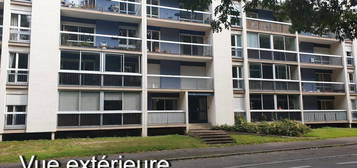 Studio Rennes avec balcon en face d'un parc