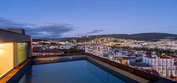 Penthouse Luxuosa com Piscina e Vistas 360º no Coração de Braga