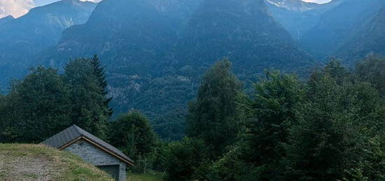 Altes Steinhaus mit der Möglichkeit, 6742, Schweiz