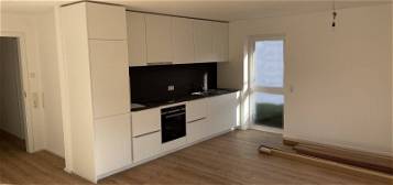 Erstbezug: Moderne Wohnung mit Einbauküche und Balkon in Kenn