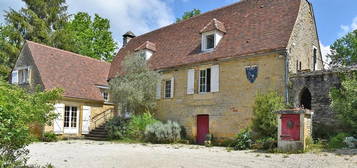 Jolie maison en pierre avec 4 chambres, piscine et jardins