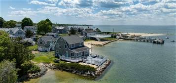 22 Riverway Ave, Falmouth, MA 02556