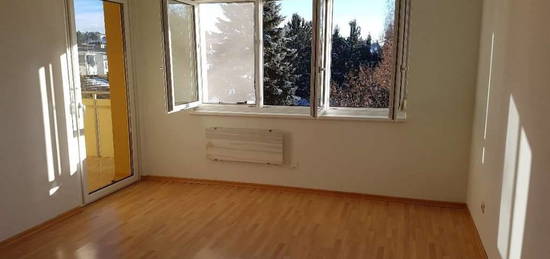 Ruhige 2-Zimmer-Wohnung mit großem Balkon