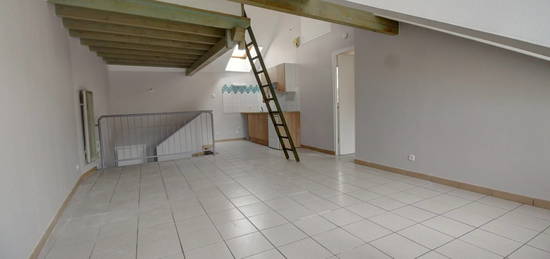 Appartement  à louer, 2 pièces, 40 m², Étage 3/–