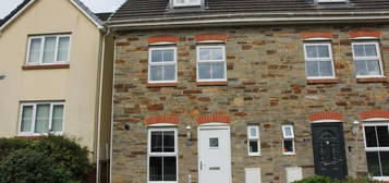 3 bedroom semi-detached house