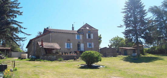 MAISON 9 pièces avec vue et accès privatif Véloire, entre Roanne et Marcigny