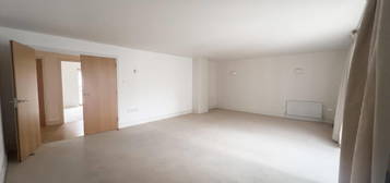 3 bed flat to rent