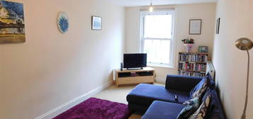 Flat to rent in Victoria Road, Surbiton KT6