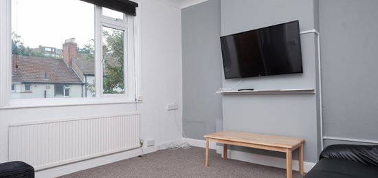 Terraced house to rent in Coombe Road, Brighton BN2